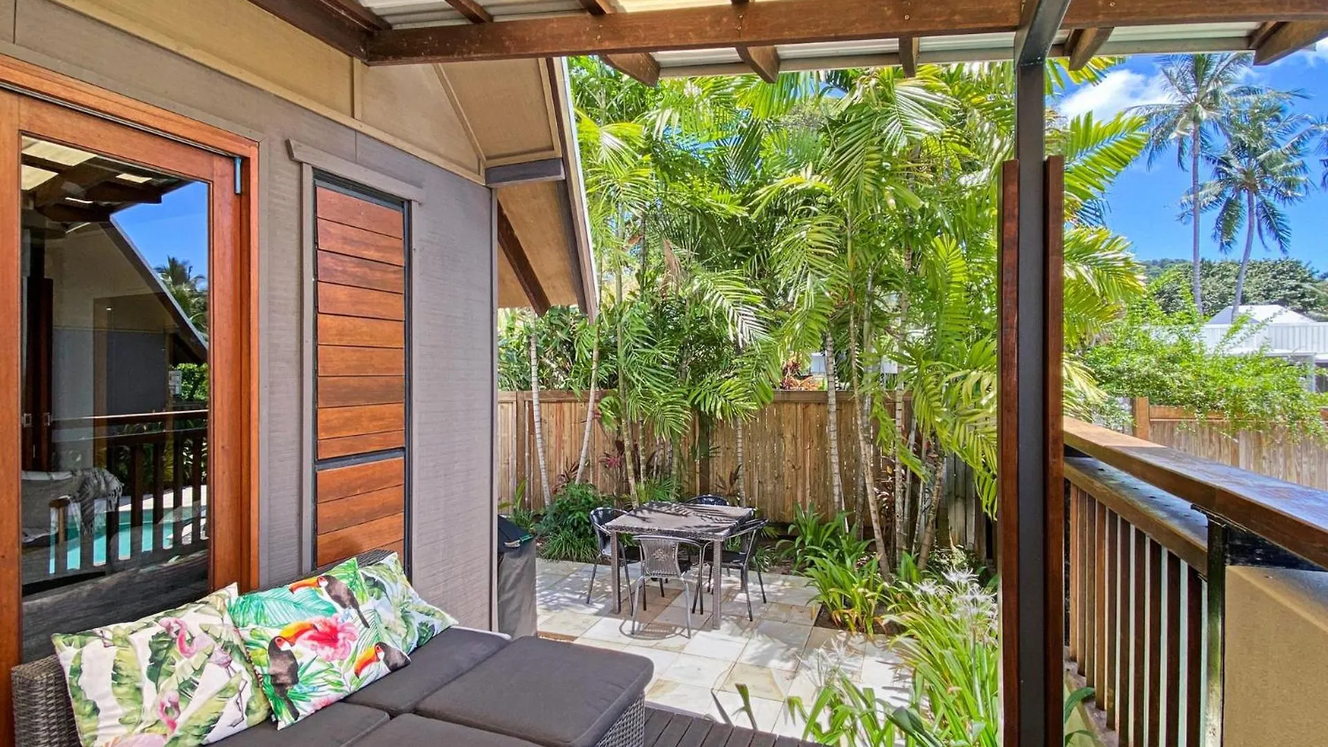 נלי ביי Pure Magnetic Villa 5