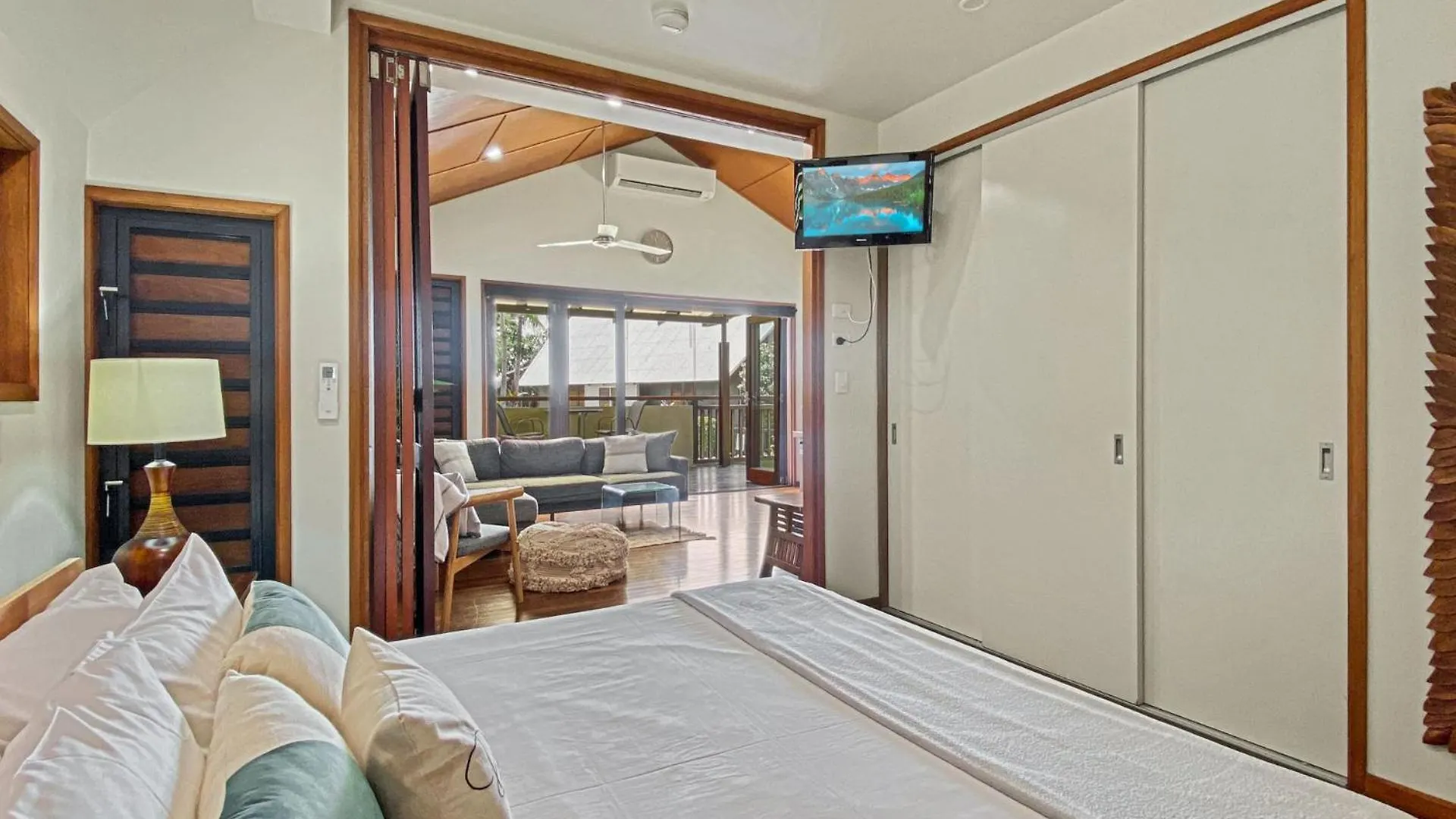 נלי ביי Pure Magnetic Villa 5