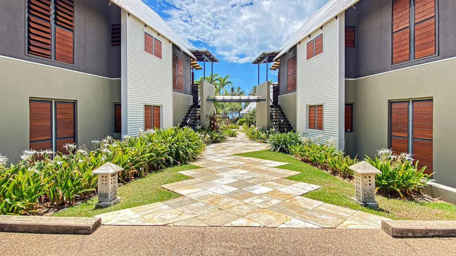 נלי ביי Pure Magnetic Villa 5